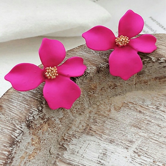 ❗️LAST❗️Flower Petal Studs in Bright Pink - Picture 4 of 7